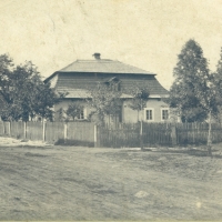 Farní budova v Bílé Třemešné, 1900 (zdroj pamatkovyatelier.cz)