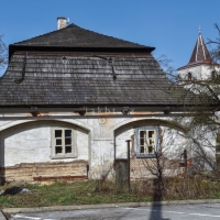 Bývalá fara v Bílé Třemešné s kostelem sv. Jakuba Staršího (foto Ctibor Košťál)