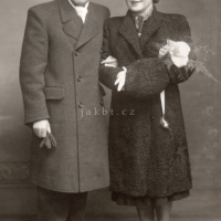 Miloslava a Miloš Spěváčkovi, svatební foto z roku 1950