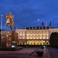 Synovec Josef Antonín Poniatowský (1763 - 1813) má jezdeckou sochu před prezidentským palácem ve Varšavě (foto Artur Bogacki)