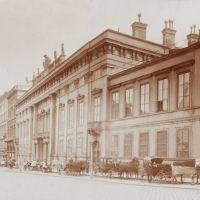 Harrachovský palác ve Vídni v r. 1906 (zdroj wienmuseum.at)