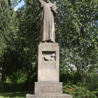 Fulnek, kamenná socha JAK od Julia Pelikána (zdroj fb Svět Komenského Fulnek)