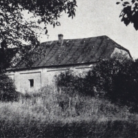 Velehrádek u Doubravice, dům v místech zaniklé tvrze