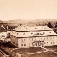 Nejstarší fotografie vlčického zámku z roku 1872 (zdroj Ústav dějin umění)