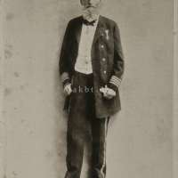 Syn Alfred Karel Harrach (1831 - 1914), c. k. komoří, tajný rada a rytmistr v záloze, zdědil po otci Janovice u Rýmařova a Aschach v Rakousku (foto Harrachové, Vznešenost zavazuje)