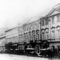 Harrachovský palác v Jindřišské ulici v Praze koupil roku 1856 a přikoupil k němu pruh zahrady. Dědicové prodali objekt v r. 1921 státu (zdroj ctk.cz)