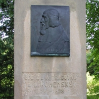 Pomník J. A. Komenského v Bílé Třemešné od Ladislava Zívra z roku 1958 